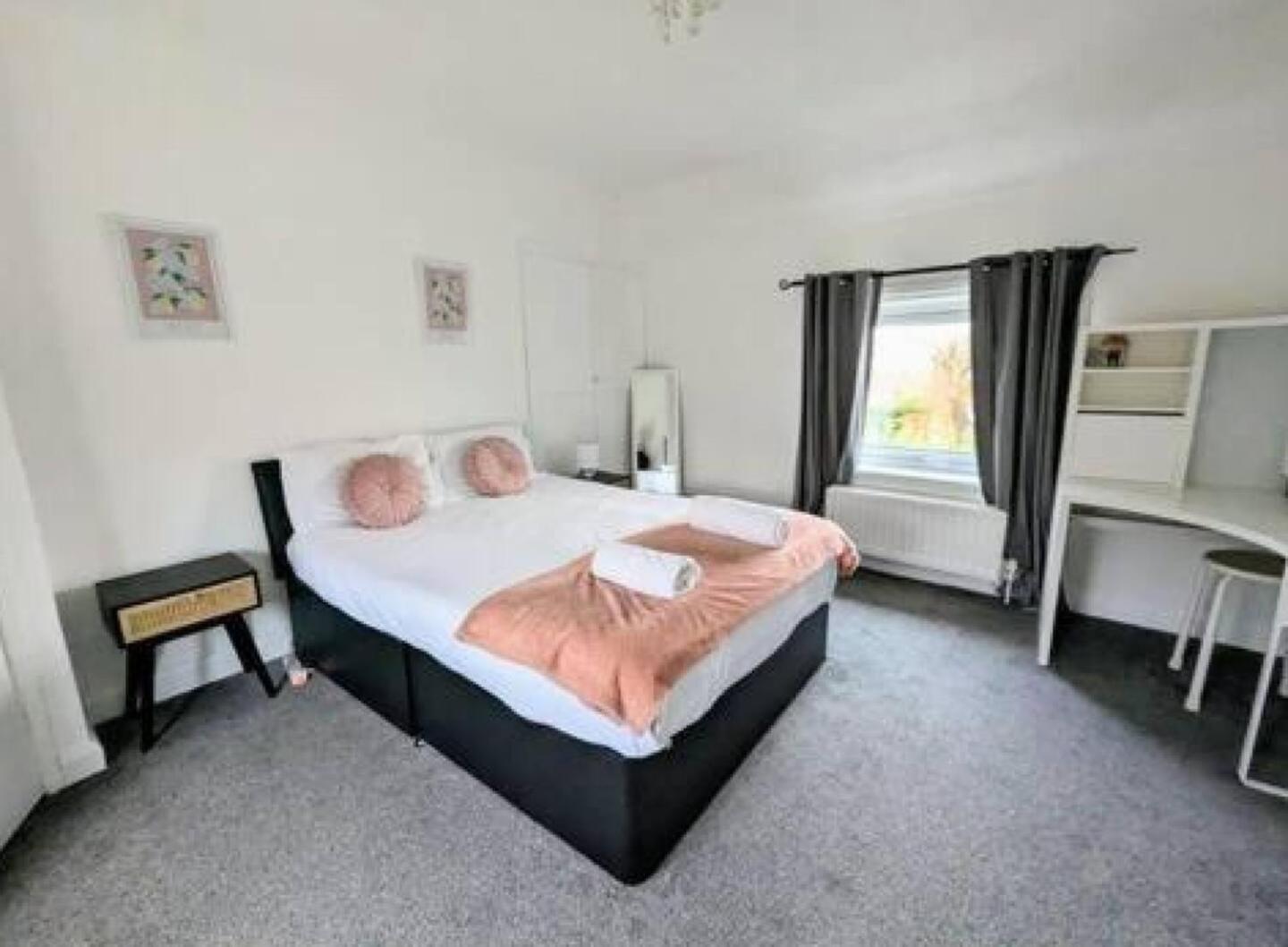 2 Bedroom Home With Driveway Close To Quayside Gateshead Exterior foto